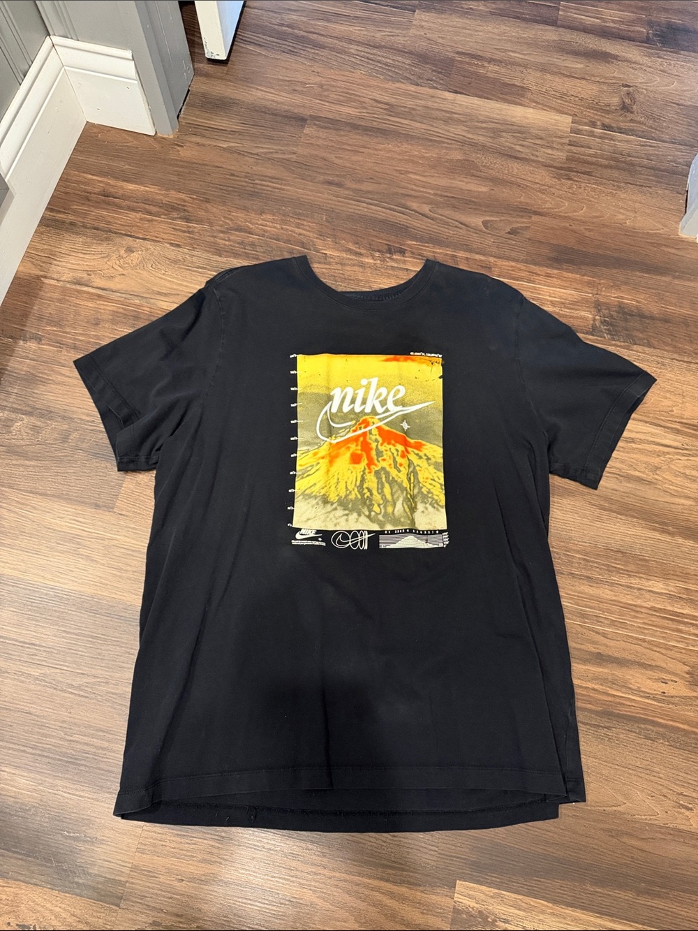 Nike Lot of 4 Short-Sleeve 2 Graphic Tees & 2 plain sz. XL